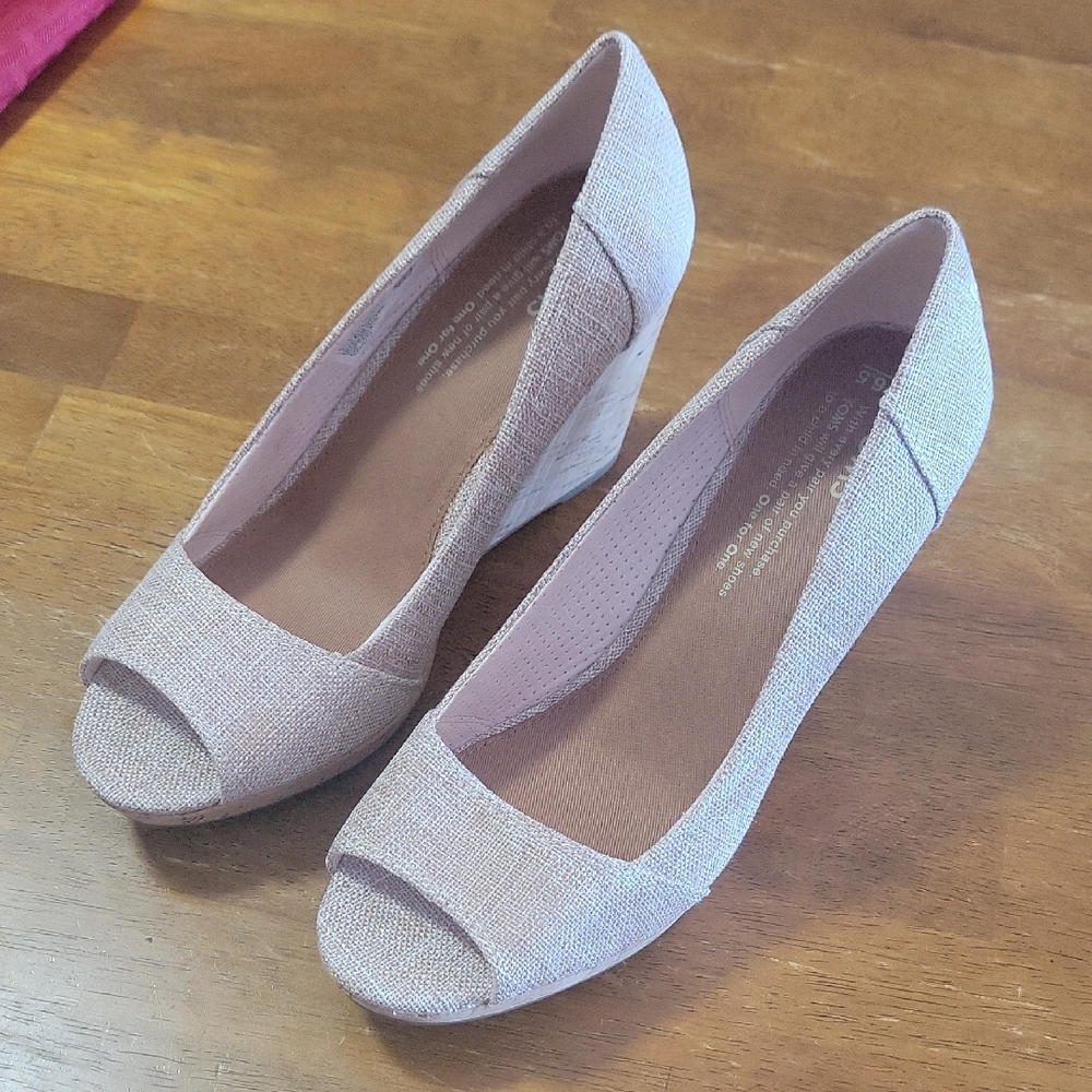 Women's Peep Toe Wedge Shoes - Cream